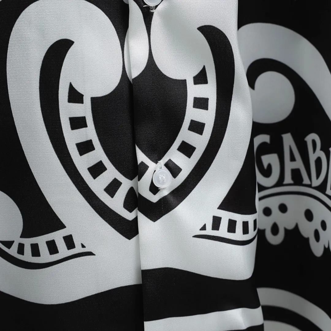 Dolce & Gabbana/ ， ， ， 。 Black White ， Classic ， 。 Retro 。 ， 。 Black White ， ， Classic 。 ， ， Classic 。 Size：S M L XL